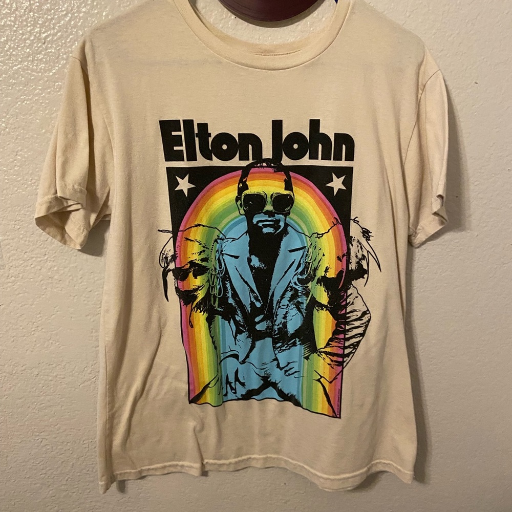 I never wear this shirt and I think someone can look way better in it